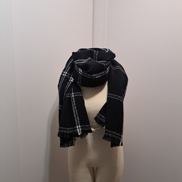 NWT St. John's Bay Plaid Scarf - Picture 1 of 11